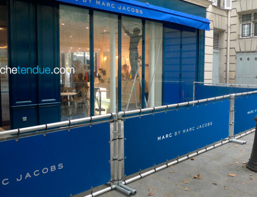 Marc Jacobs – banderoles sur barrieres publicitaires